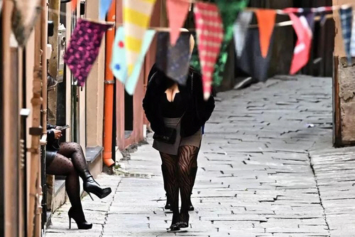 이탈리아 성매매 여성.<이탈리아 안사(ANSA) 통신 캡처, 연합뉴스>